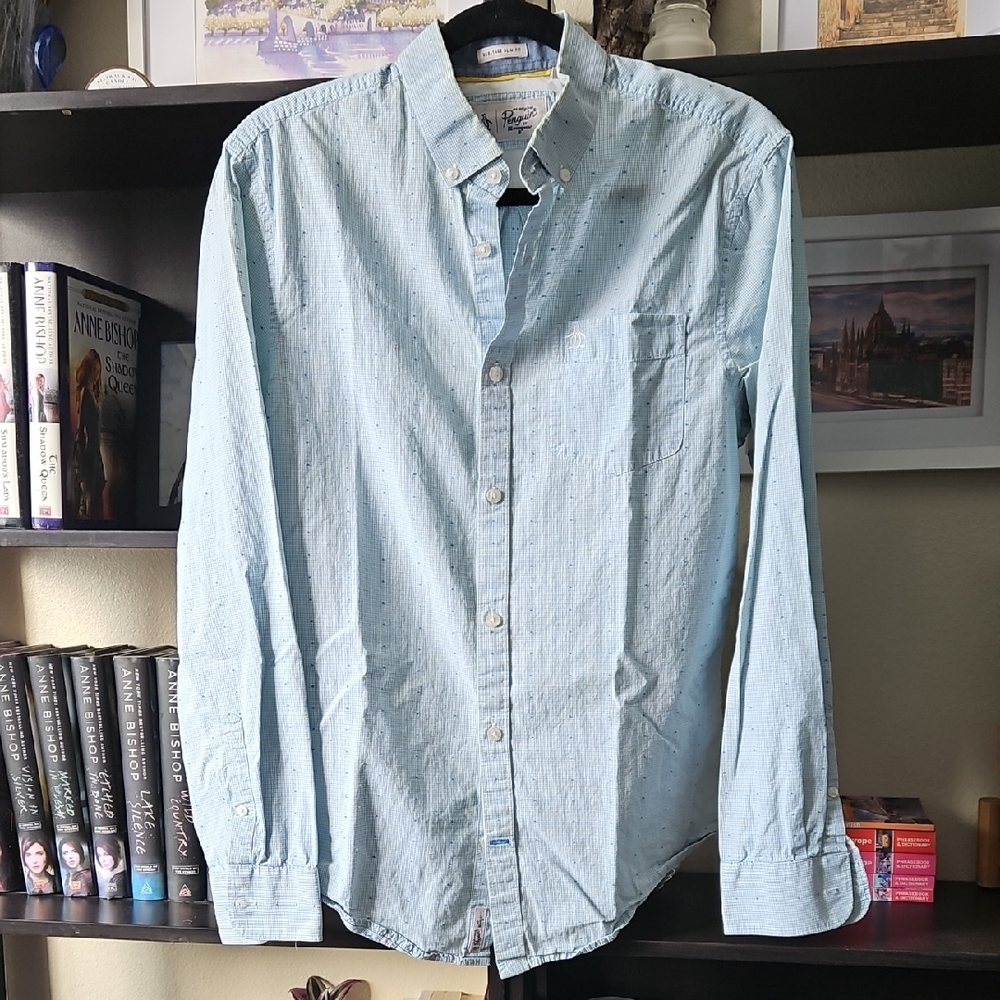 Men's Light Blue Button-Up Shirt